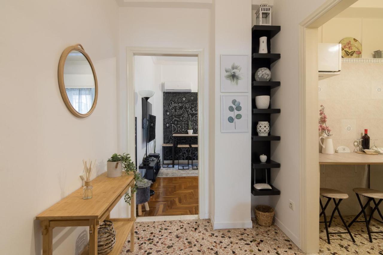 Classic And Modern Apartment In Athens Ngoại thất bức ảnh